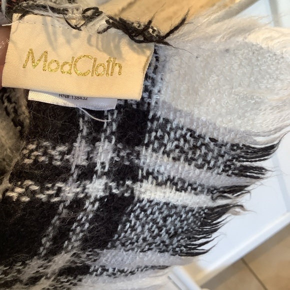 Modcloth Black, Gray & White Plaid Large Blanket Scarf - Picture 6 of 7
